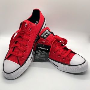 ***SOLD***NWT******Classic low-top Converse sz 7